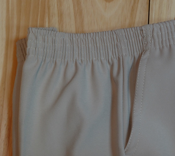 Pantaln Fluido Con Bolsillos En Los Laterales Con Goma En La Pantaln Fluido Con Bolsillos En Los Laterales Con Goma En La